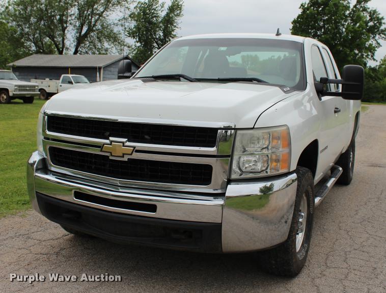 image for item L1985 2008 Chevrolet Silverado 2500 Ext. Cab pickup truck