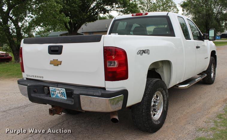 image for item L1985 2008 Chevrolet Silverado 2500 Ext. Cab pickup truck