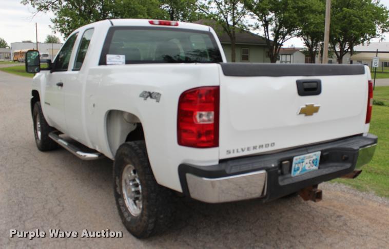 image for item L1985 2008 Chevrolet Silverado 2500 Ext. Cab pickup truck