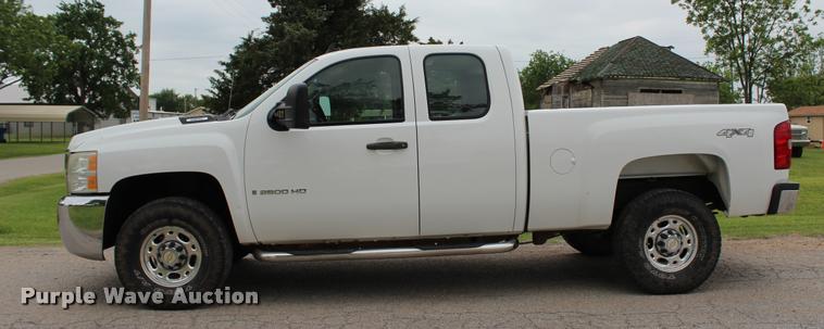image for item L1985 2008 Chevrolet Silverado 2500 Ext. Cab pickup truck
