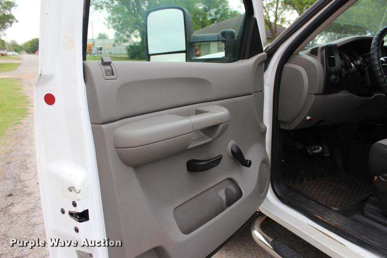 image for item L1985 2008 Chevrolet Silverado 2500 Ext. Cab pickup truck