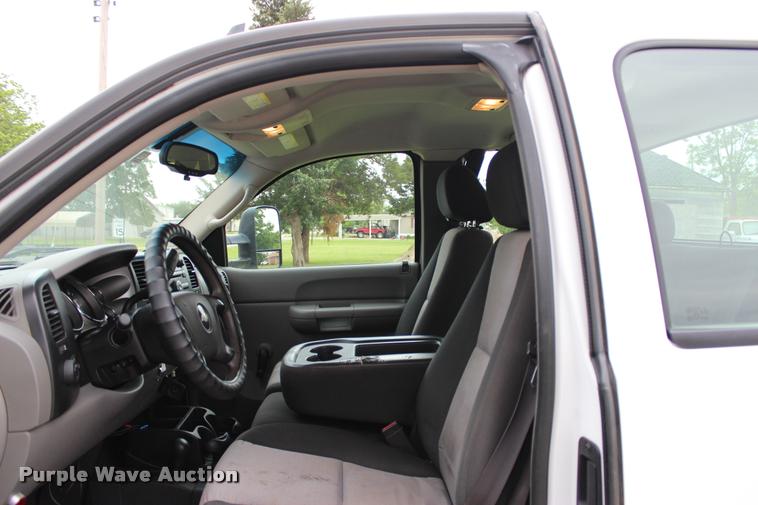 image for item L1985 2008 Chevrolet Silverado 2500 Ext. Cab pickup truck