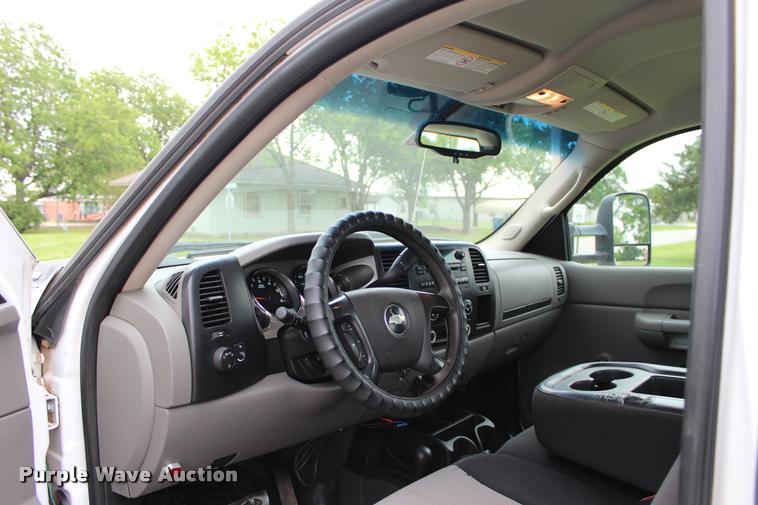 image for item L1985 2008 Chevrolet Silverado 2500 Ext. Cab pickup truck