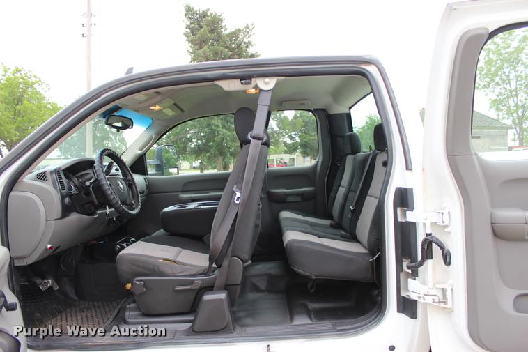 image for item L1985 2008 Chevrolet Silverado 2500 Ext. Cab pickup truck