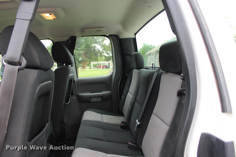 image for item L1985 2008 Chevrolet Silverado 2500 Ext. Cab pickup truck
