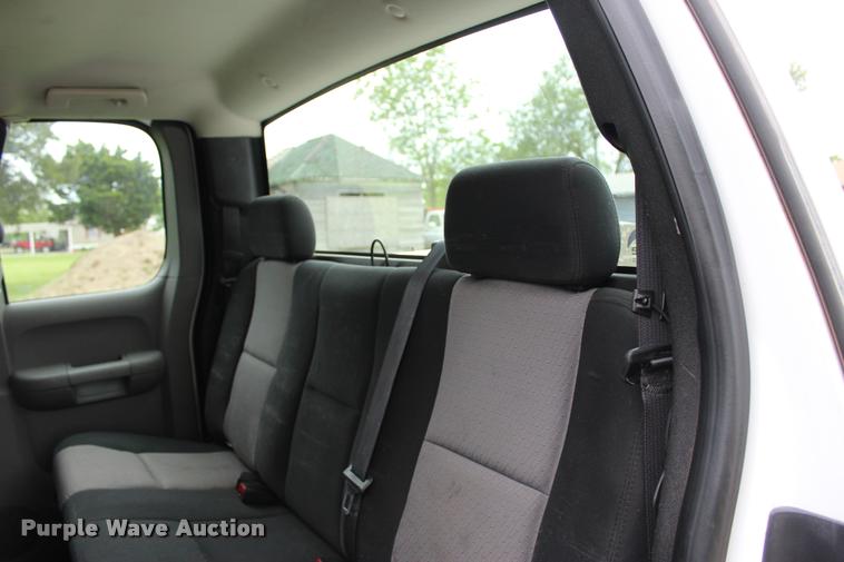 image for item L1985 2008 Chevrolet Silverado 2500 Ext. Cab pickup truck