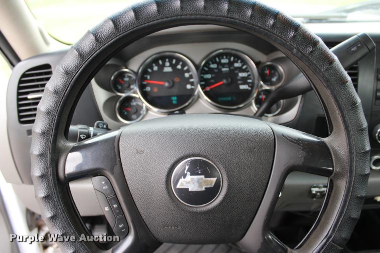 image for item L1985 2008 Chevrolet Silverado 2500 Ext. Cab pickup truck