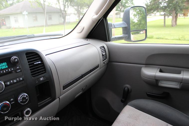 image for item L1985 2008 Chevrolet Silverado 2500 Ext. Cab pickup truck