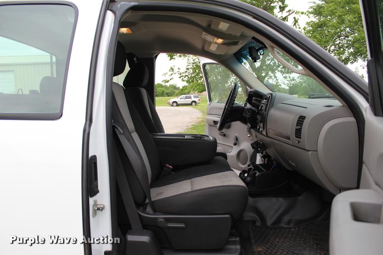 image for item L1985 2008 Chevrolet Silverado 2500 Ext. Cab pickup truck