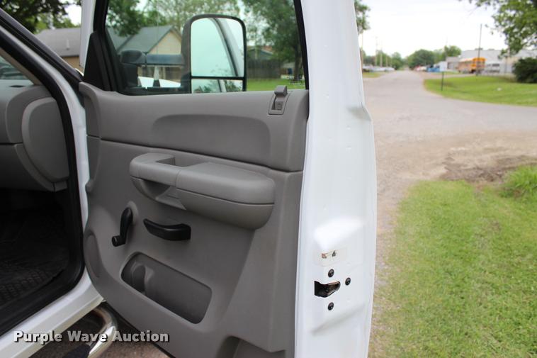 image for item L1985 2008 Chevrolet Silverado 2500 Ext. Cab pickup truck