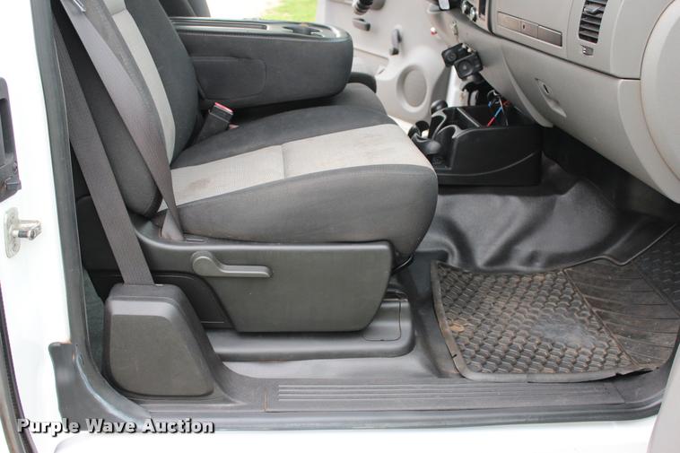 image for item L1985 2008 Chevrolet Silverado 2500 Ext. Cab pickup truck