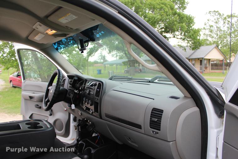 image for item L1985 2008 Chevrolet Silverado 2500 Ext. Cab pickup truck