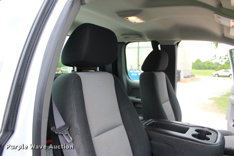 image for item L1985 2008 Chevrolet Silverado 2500 Ext. Cab pickup truck