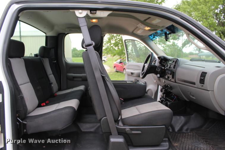 image for item L1985 2008 Chevrolet Silverado 2500 Ext. Cab pickup truck