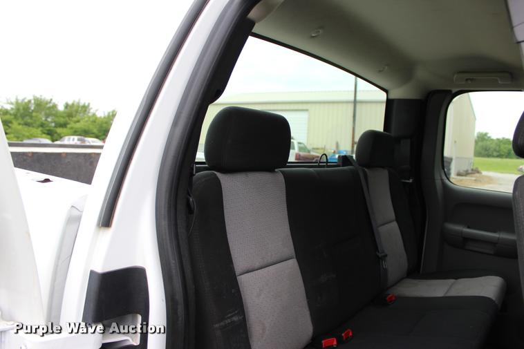 image for item L1985 2008 Chevrolet Silverado 2500 Ext. Cab pickup truck