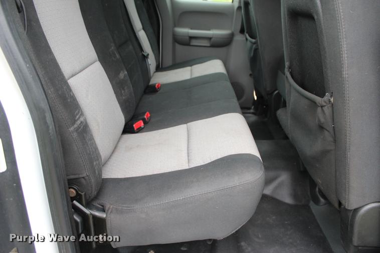 image for item L1985 2008 Chevrolet Silverado 2500 Ext. Cab pickup truck
