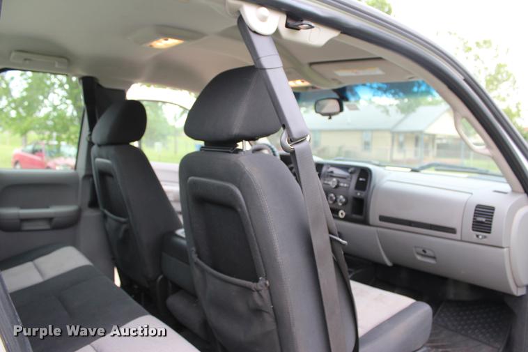 image for item L1985 2008 Chevrolet Silverado 2500 Ext. Cab pickup truck