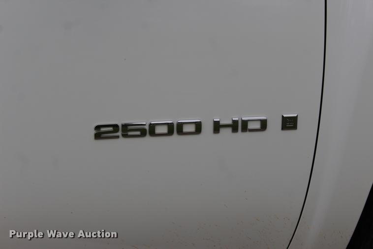 image for item L1985 2008 Chevrolet Silverado 2500 Ext. Cab pickup truck