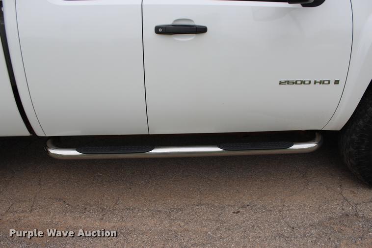 image for item L1985 2008 Chevrolet Silverado 2500 Ext. Cab pickup truck