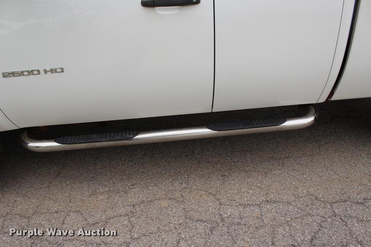 image for item L1985 2008 Chevrolet Silverado 2500 Ext. Cab pickup truck