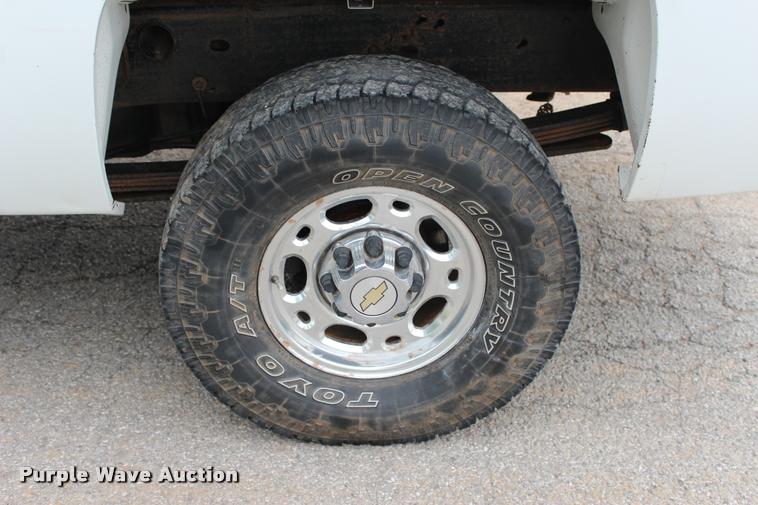 image for item L1985 2008 Chevrolet Silverado 2500 Ext. Cab pickup truck