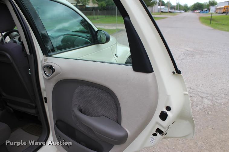 image for item L1986 2004 Chrysler PT Cruiser