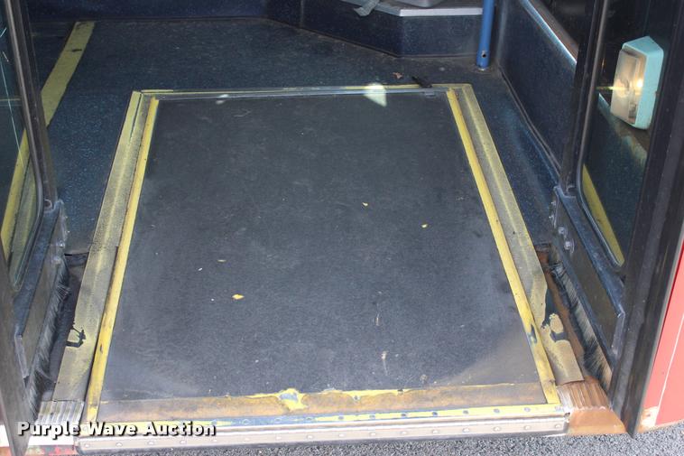 image for item L1995 2005 Neoplan Eldorado Ez Rider II-30transit bus