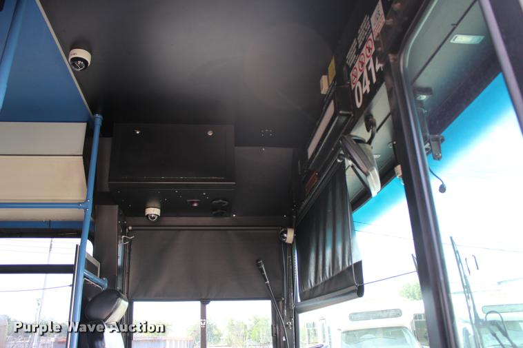 image for item L1995 2005 Neoplan Eldorado Ez Rider II-30transit bus