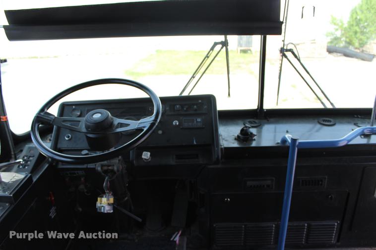 image for item L1995 2005 Neoplan Eldorado Ez Rider II-30transit bus