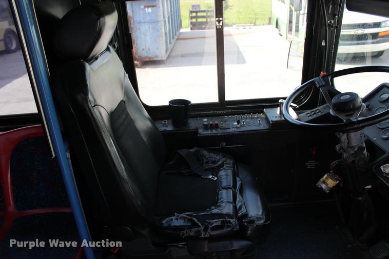 image for item L1995 2005 Neoplan Eldorado Ez Rider II-30transit bus