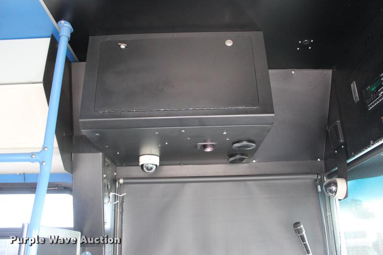 image for item L1995 2005 Neoplan Eldorado Ez Rider II-30transit bus