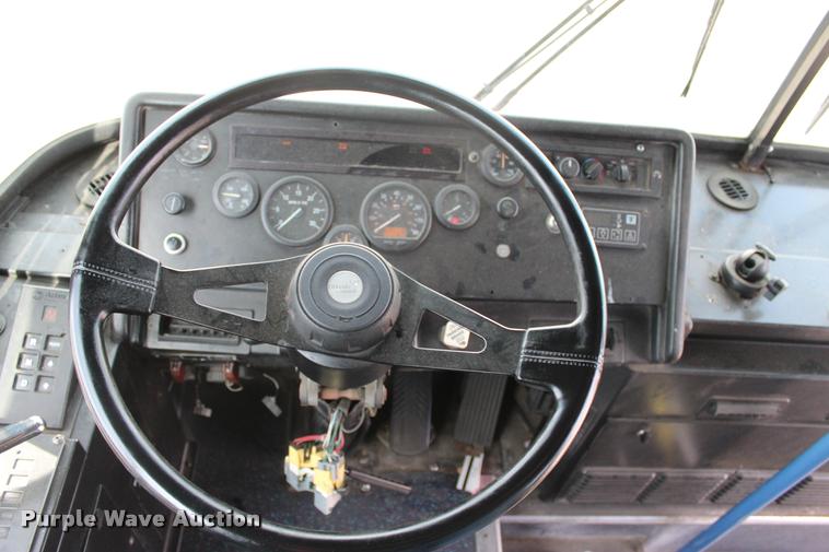 image for item L1995 2005 Neoplan Eldorado Ez Rider II-30transit bus