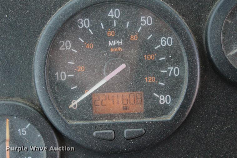 image for item L1995 2005 Neoplan Eldorado Ez Rider II-30transit bus