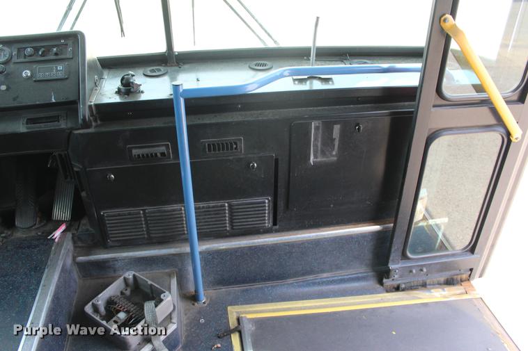 image for item L1995 2005 Neoplan Eldorado Ez Rider II-30transit bus