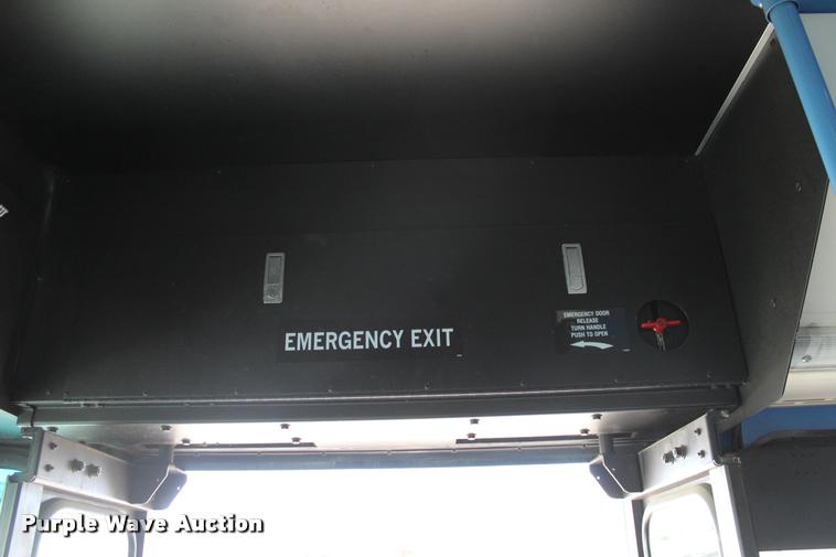 image for item L1995 2005 Neoplan Eldorado Ez Rider II-30transit bus