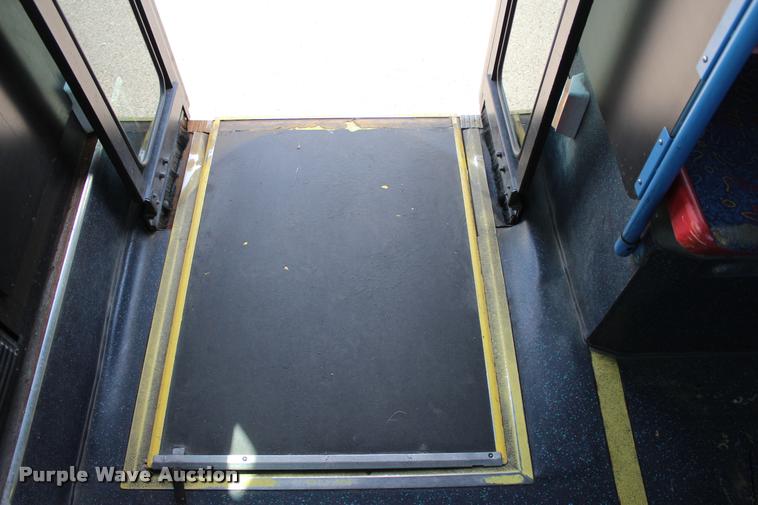 image for item L1995 2005 Neoplan Eldorado Ez Rider II-30transit bus