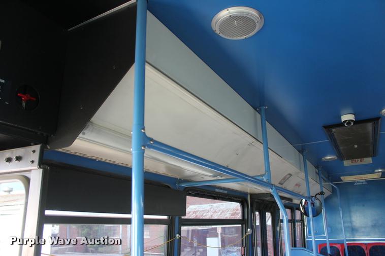 image for item L1995 2005 Neoplan Eldorado Ez Rider II-30transit bus