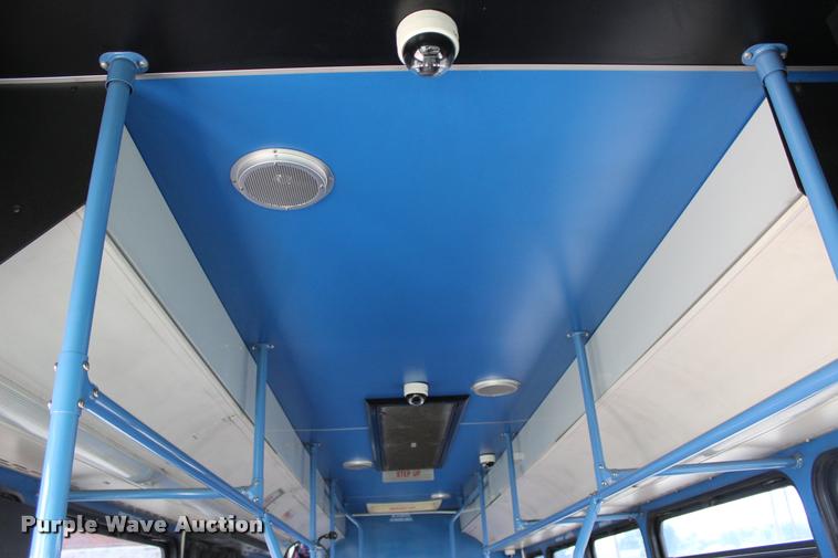 image for item L1995 2005 Neoplan Eldorado Ez Rider II-30transit bus