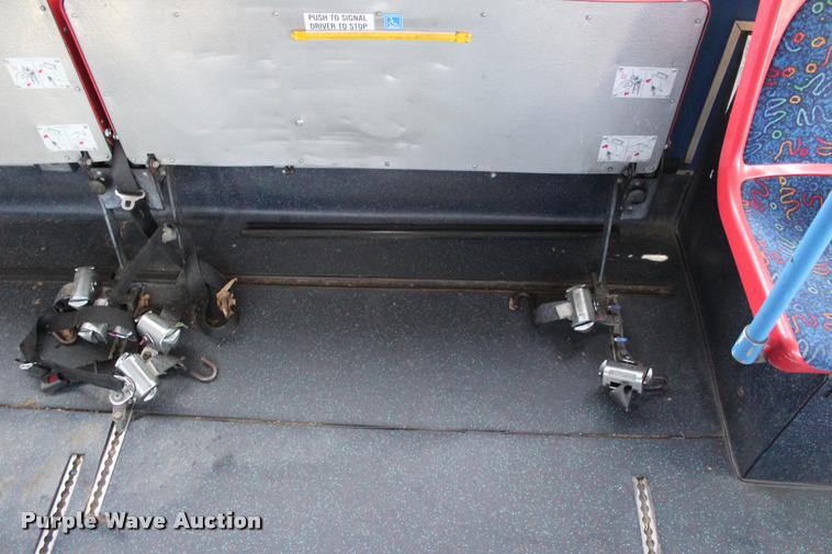 image for item L1995 2005 Neoplan Eldorado Ez Rider II-30transit bus