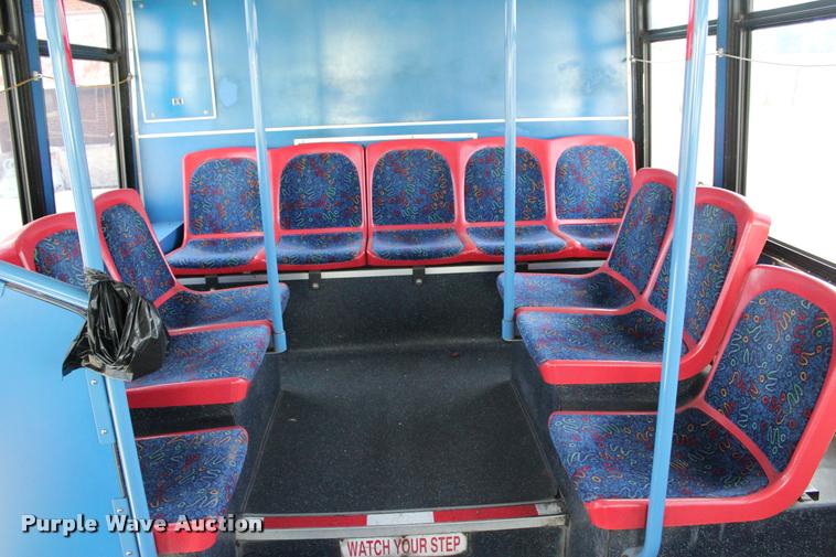 image for item L1995 2005 Neoplan Eldorado Ez Rider II-30transit bus