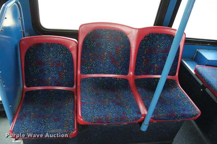 image for item L1995 2005 Neoplan Eldorado Ez Rider II-30transit bus