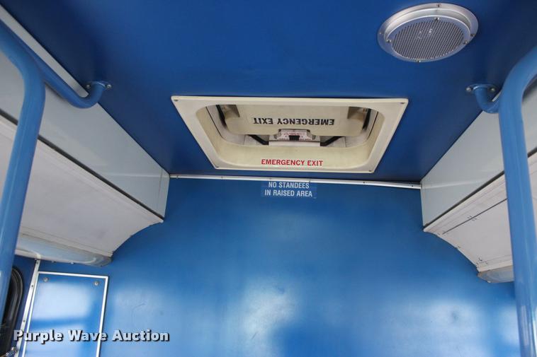 image for item L1995 2005 Neoplan Eldorado Ez Rider II-30transit bus