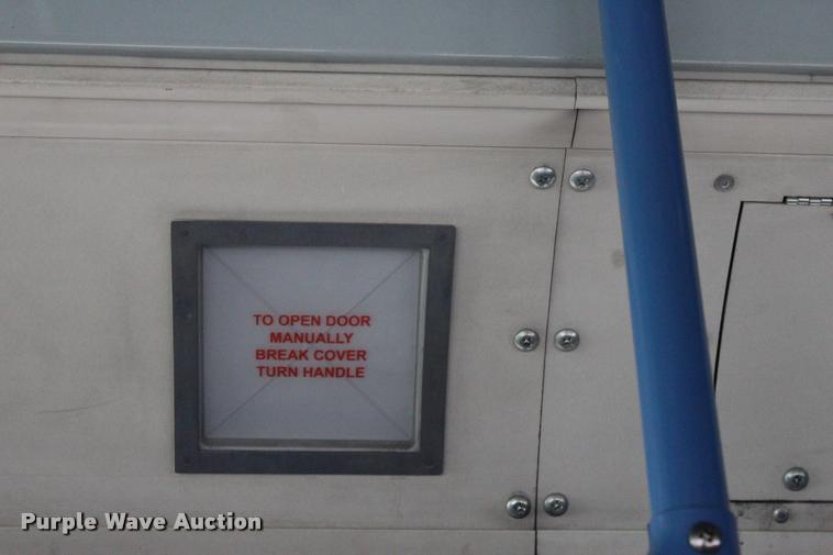 image for item L1995 2005 Neoplan Eldorado Ez Rider II-30transit bus