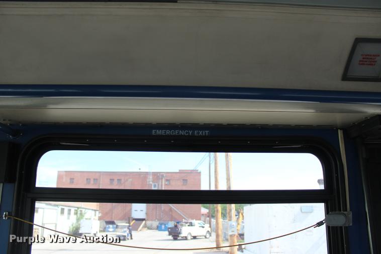 image for item L1995 2005 Neoplan Eldorado Ez Rider II-30transit bus