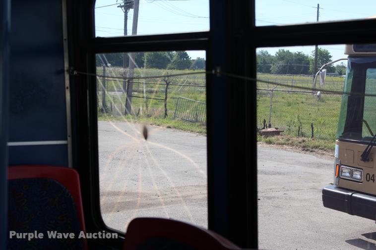 image for item L1995 2005 Neoplan Eldorado Ez Rider II-30transit bus