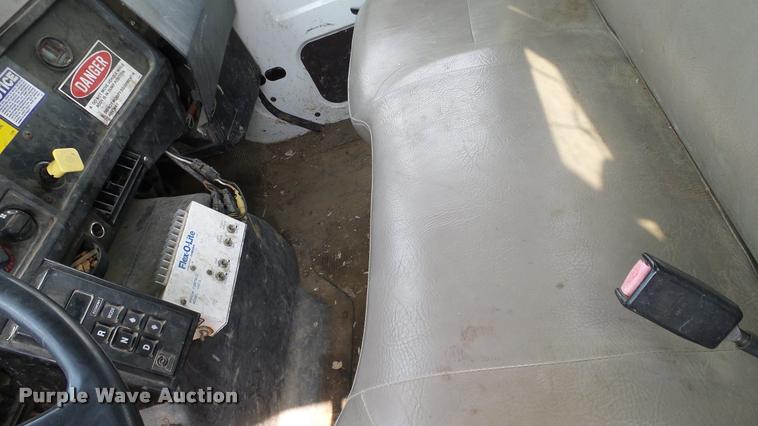 image for item L3131 1995 International 4900 vacuum truck