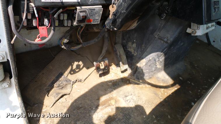 image for item L3131 1995 International 4900 vacuum truck