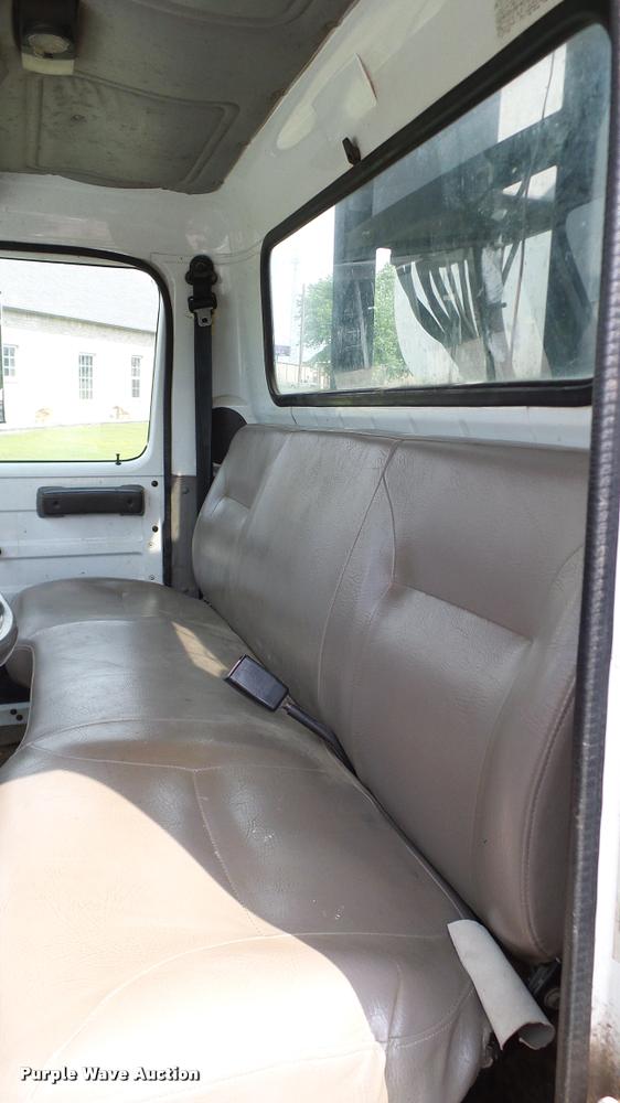 image for item L3131 1995 International 4900 vacuum truck