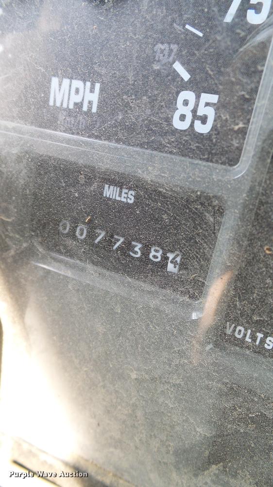 image for item L3131 1995 International 4900 vacuum truck