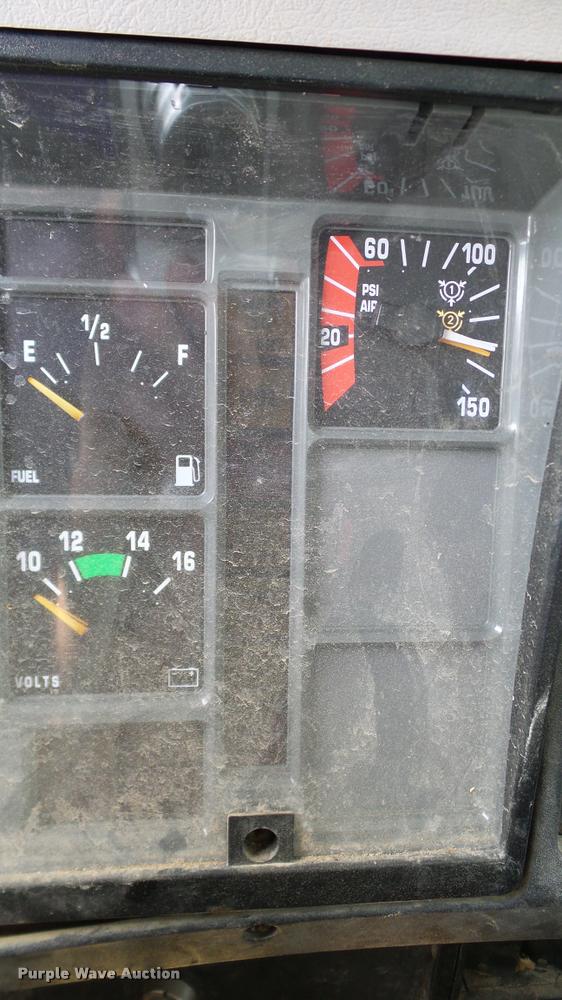 image for item L3131 1995 International 4900 vacuum truck